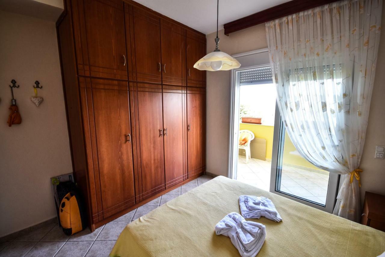 Martha'S Villa Nea Iraklitsa Екстер'єр фото